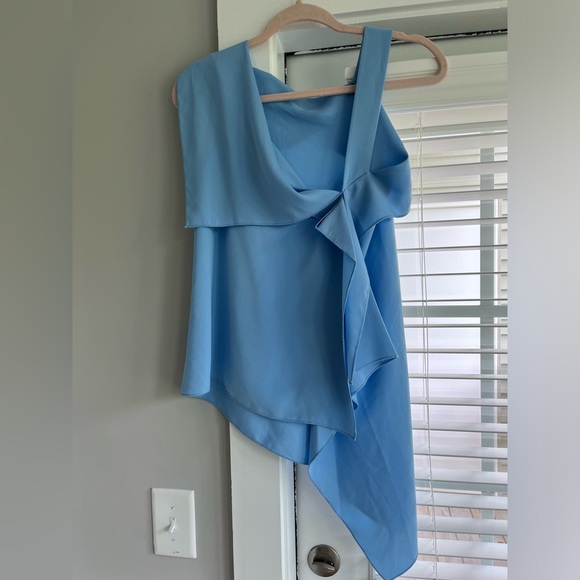 Anna Cate Asymmetrical Blouse - Picture 2 of 3